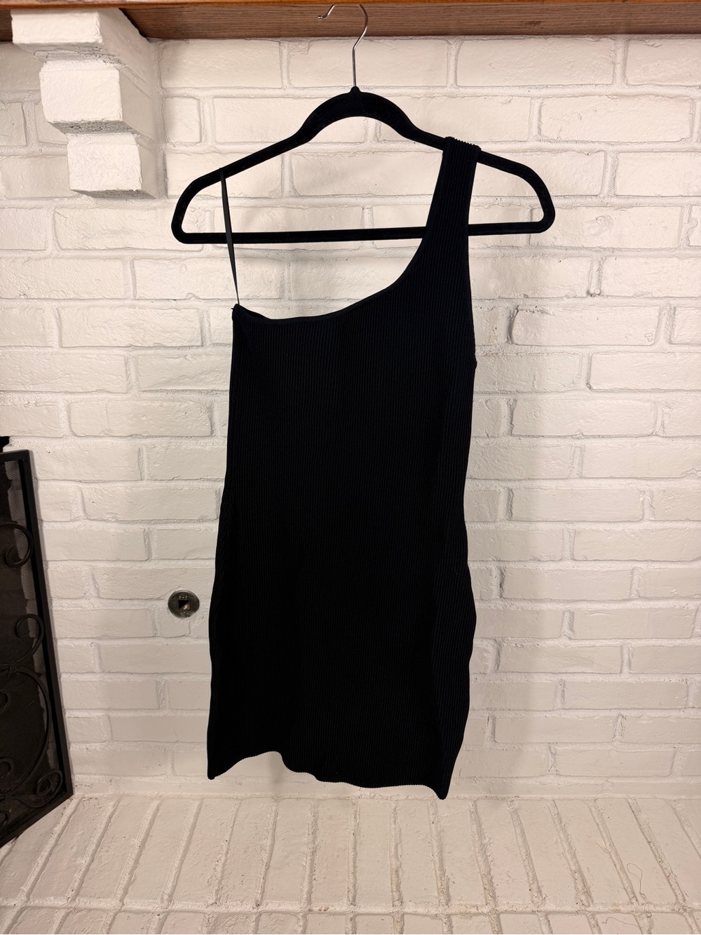 Babaton Aritzia One Shoulder Black Ribbed Mini Dress Women’s Large‎